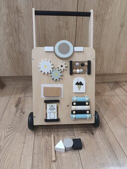 Chodítko s aktivitami - 3