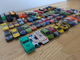 Hot Wheels - 64 autíčok (použité) - 50 € - 3