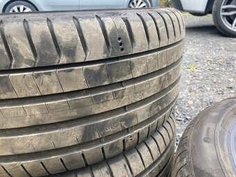 Michelin Pilot Sport 5, Pirelli P Zero 235 45 18 - 3