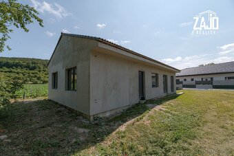 4 - IZBOVÝ RD TUCHYŇA V KRÁSNOM PROSTREDÍ BIELYCH KARPÁT - 3