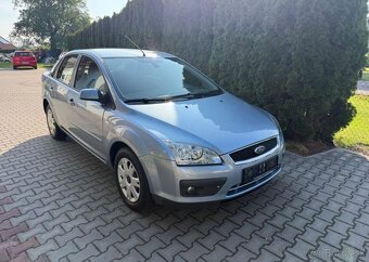 Ford Focus 1,6i Ghia Tažné Klima benzín manuál 74 kw - 3