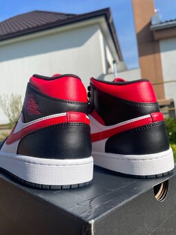Nike Air Jordan 1 Mid Fire Red Bred Toe - 3