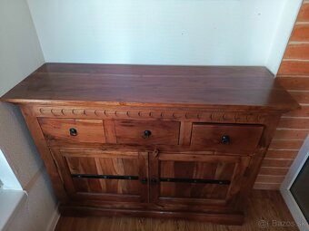 Komoda zo série CAMBRIDGE z akácioveho dreva - 3