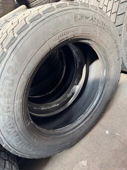 Predám 295/60R22,5 - 3