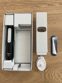 Elektrická kefka Oral B iO3 - 3