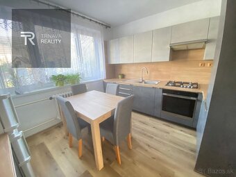 Cena dohodou. Veľký 6 izbový rodinný dom, pozemok 1021 m2, P - 3