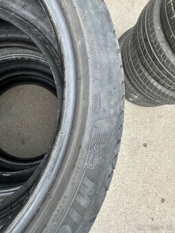 235/40r19 - 3