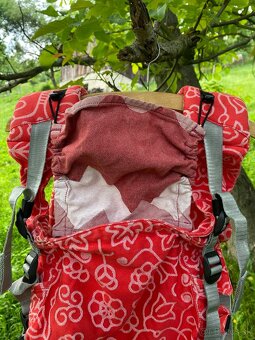 Nosič Sestrice Carrier Red Folk - 3