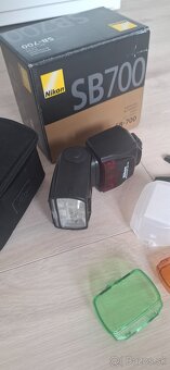 Nikon Blesk SB-700 – TOP stav + príslušenstvo - 3