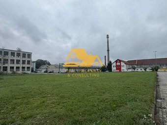 Predám pozemok vhodný na výstavbu obchodného domu v Nových Z - 3