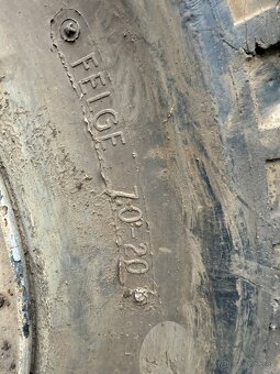 Plné kolesa na kolesový bager alebo nakladač - 3