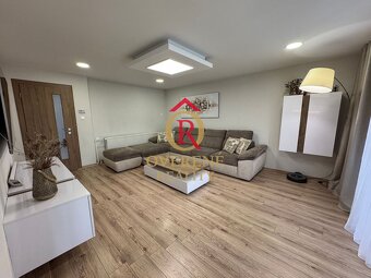 NA PREDAJ : Luxusný, kompletne zariadený rodinný dom – Ivach - 3