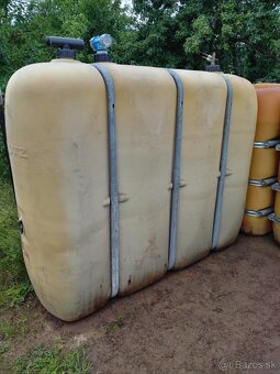 plastova nádrž nádoba septik žumpa 2000L - 3
