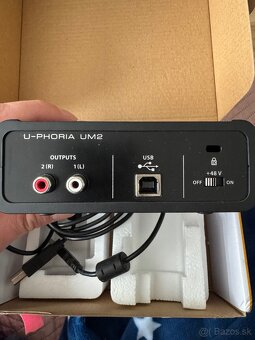 Behringer U-phoria UM2 - 3