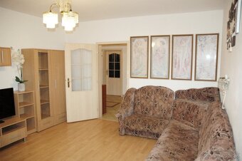 BÁNOVCE NAD BEBRAVOU - 3 izbový byt /Cyrila a Metoda/ 63 m2 - 3