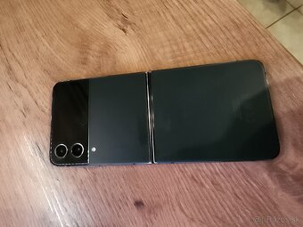 Samsung galaxy z flip4 - 3