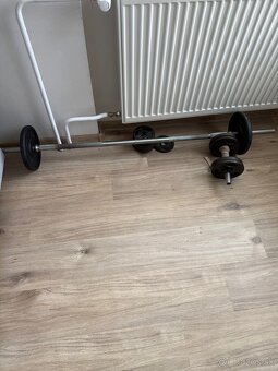 Benchpress s tyčou a závažiami - 3