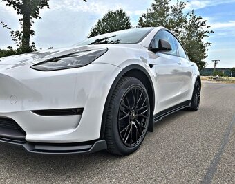 Tesla model y - 3