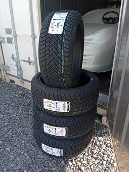 Nové zimné 225/40R18 92V XL Barum 2025 - 3