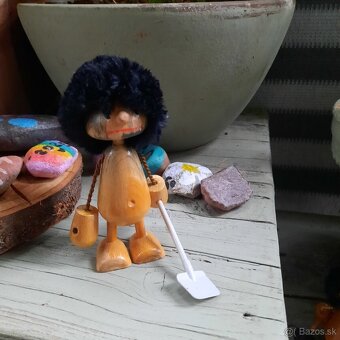 Praľudia/neandertálci starožitné drevené figúrky - 3