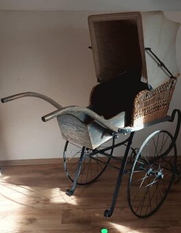 Starožitný kočárek, skládací - 3