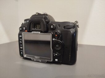NIKON D7000 - telo - 3