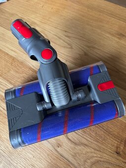 Vysávač Dyson - dvojvalcová hubica - 3