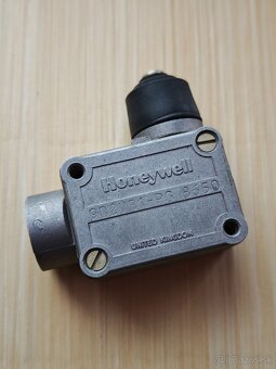 Koncový spínač HONEYWELL - 3