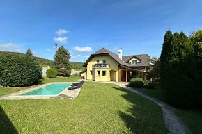 | rodinný dom s bazénom a nádherným pozemkom pod vinohradmi - 3