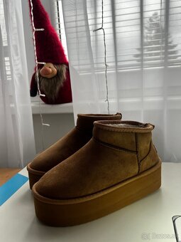 Béžové UGG čižmy - 3