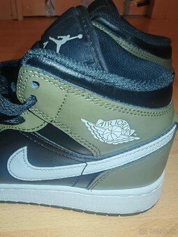 Predám čierno zelené Nike Jordan 1 mid - 3