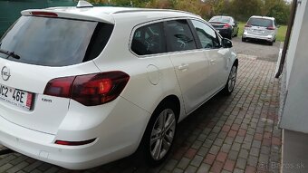 Opel Astra J SportsTourer - 3