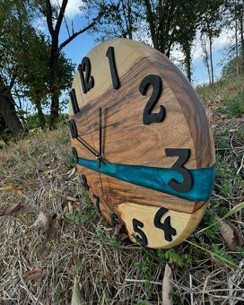 Menšie nástenné hodiny s epoxidom - 3