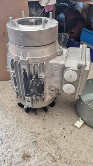 Elektromotor 3fazy 0.55kW - 3