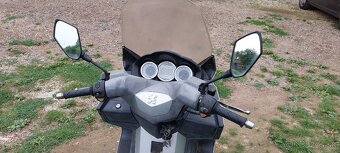 Predám peugeot satelis 125 - 3