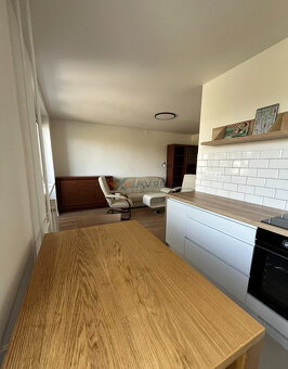 Komfortný 2-izbový byt s dvoma balkónmi blízko centra Trnavy - 3