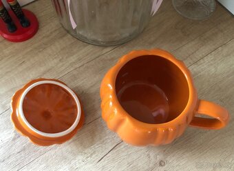 ———-Oranžový tekvicový hrnček s pokrievkou, 4 E——- - 3