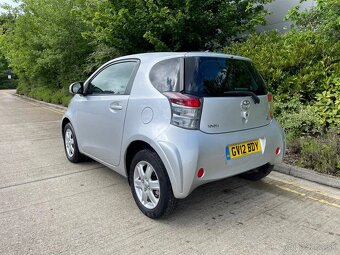 Kúpim auto Toyota IQ - 3