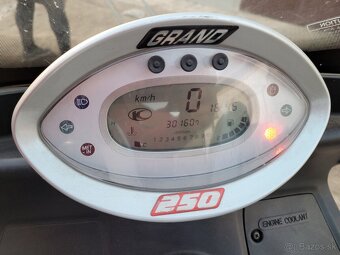 Kymco 250 cm3 - 3