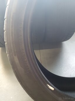 275/40R22 - 3