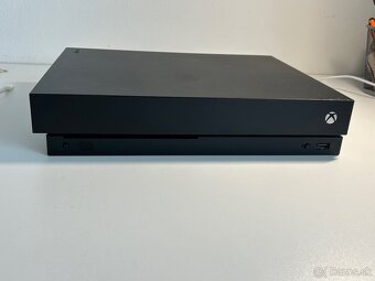 Xbox One X 1TB + 2 ovládače + Xbox účet s hrami - 3