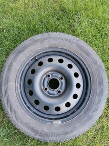 zimne gumy Nokian na plechovych diskoch 195/60 R15 88T - 3