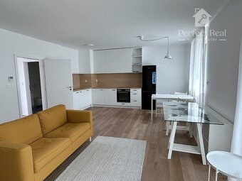 🏡 Krásny 1,5-izbový byt s predzáhradkou – BA III - 3