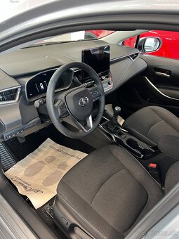 Nová Toyota Corolla Sedan 1.5 Style Manuál - 3