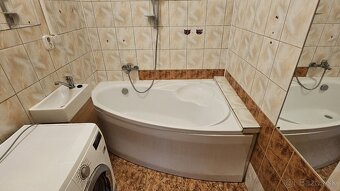 3-IZBOVÝ BYT S BALKÓNOM A SKVELOU DOSTUPNOSŤOU DO CENTRA - 3