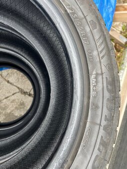 Predám Zimné pneu 225/55 R17 RFT BMW - 3