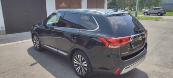 Mitsubishi Outlander - 3