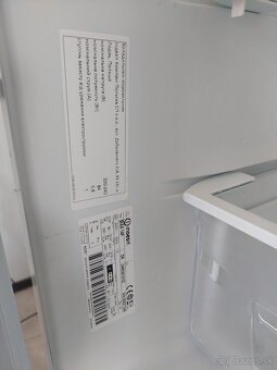 Chladnička z mrazničkou Indesit - 3