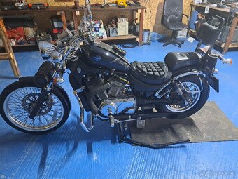 Suzuki intruder VS750G - 3