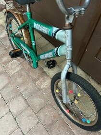 Detsky bicykel s nosičom a blatníkom - 3